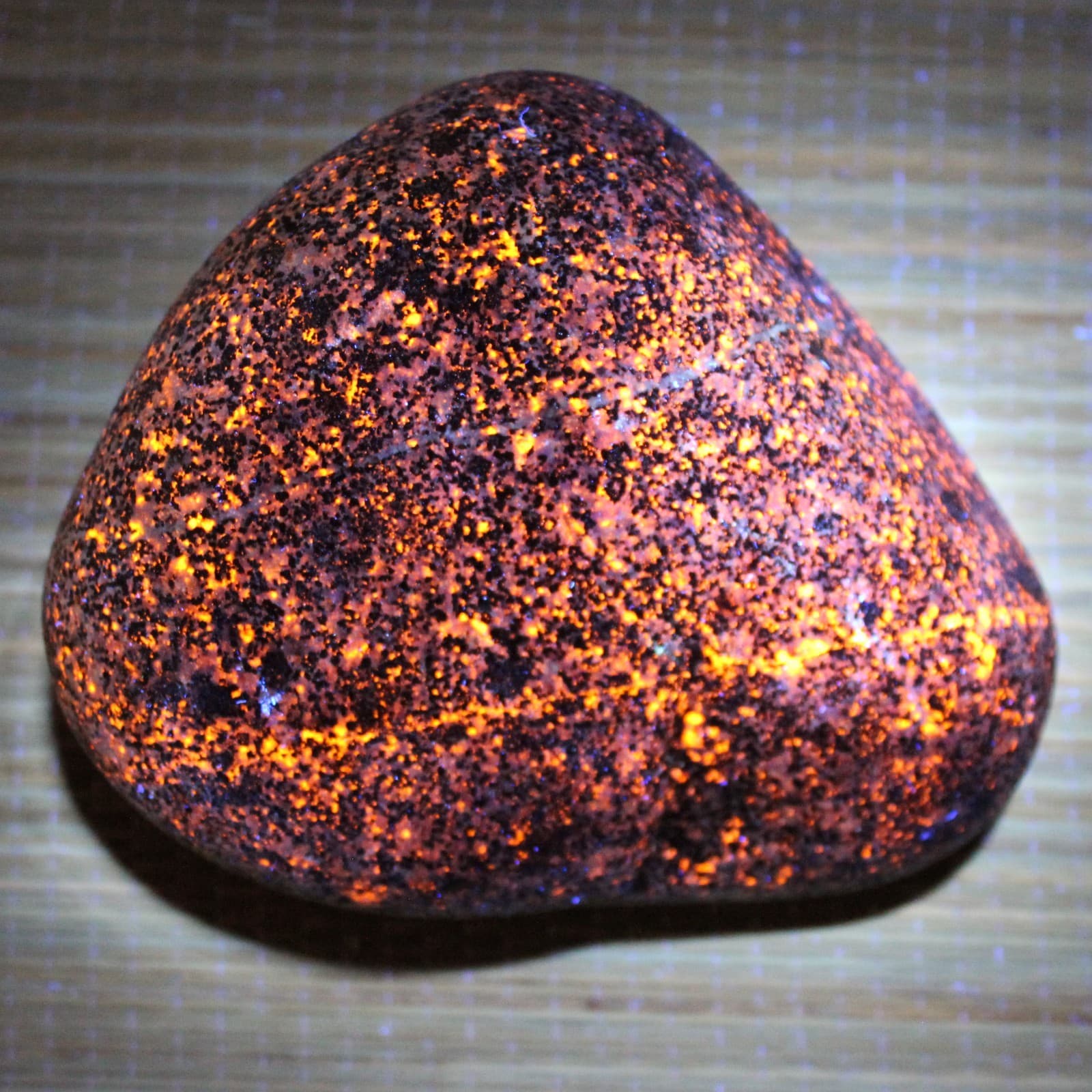 HUGE 3LB Yooperlite Rock from Lake Superior Fluorescent Sodalite Glow Stone L1