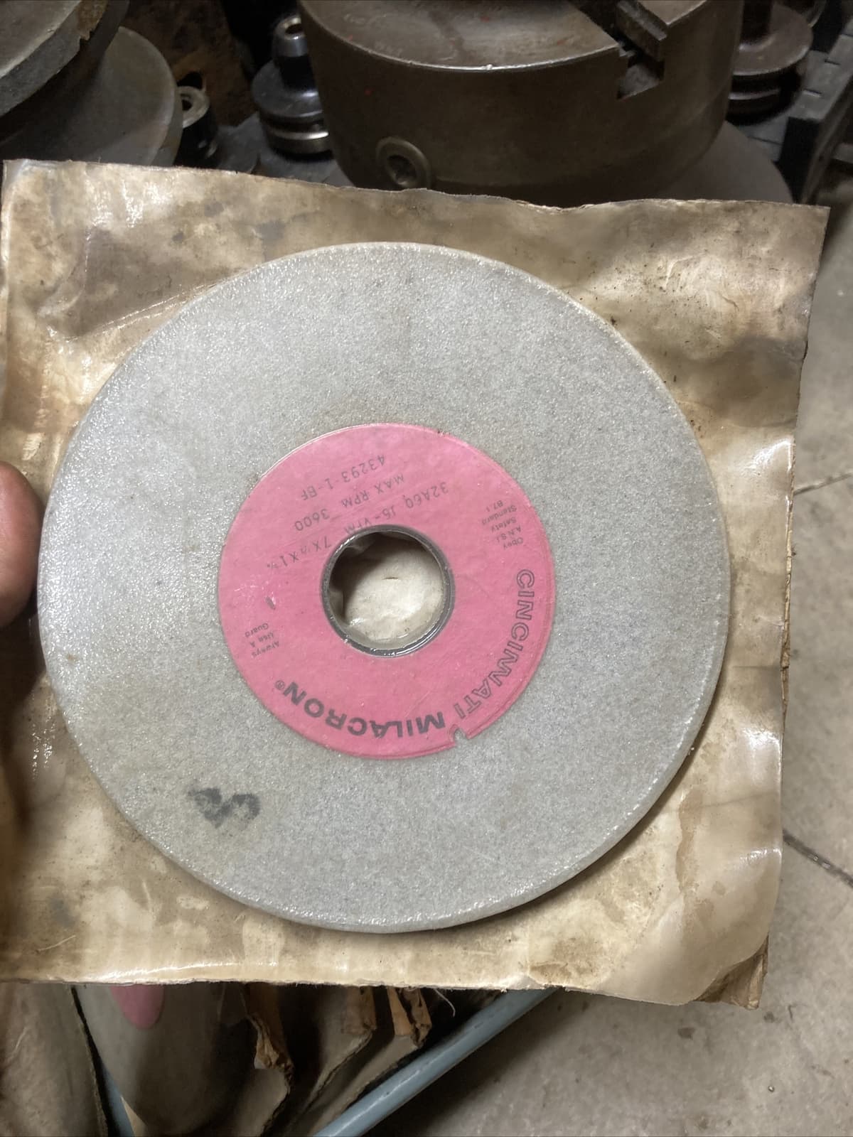 Cincinnati Milacron 7" x 1/2 x 1-1/4 32A60-J6-VFM Surface Grinding Wheel 3600rpm 4