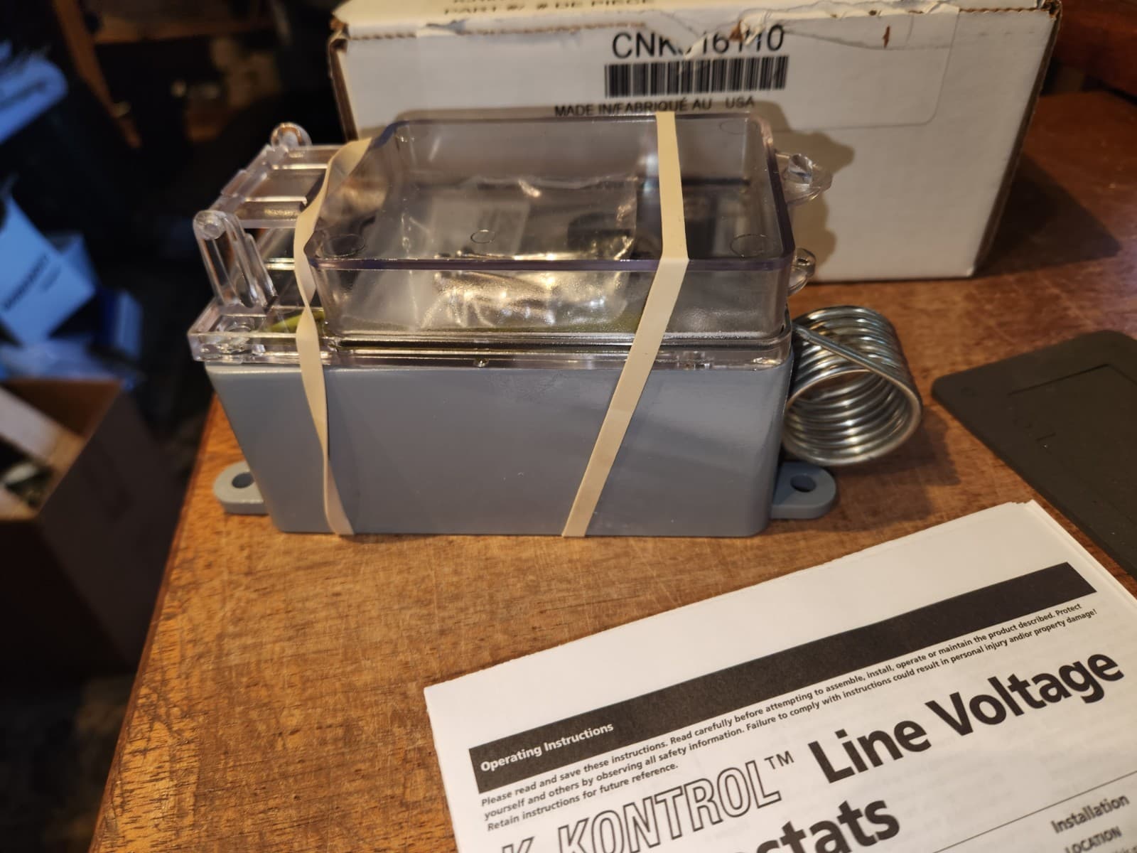 NEW WEATHERPROOF LINE VOLTAGE THERMOSTAT CANARM MODEL KJ16110 SHIPS FREE 3