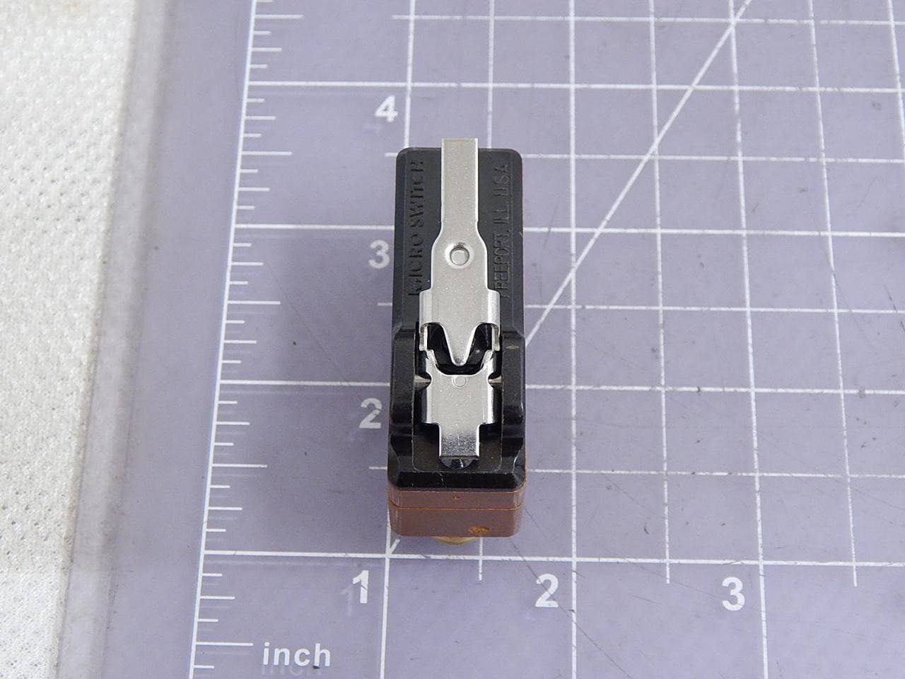 MICROSWITCH BE-1RV47-A4 BASIC / SNAP ACTION SWITCHES 25 A 125 250 OR 480 VAC 3