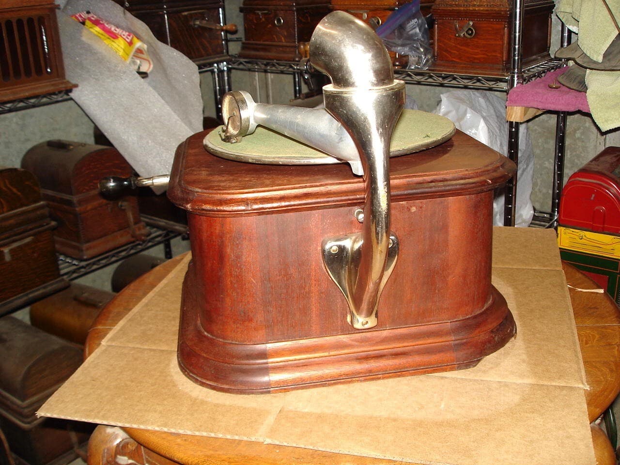 Columbia BD 'Majestic' Phonograph 3