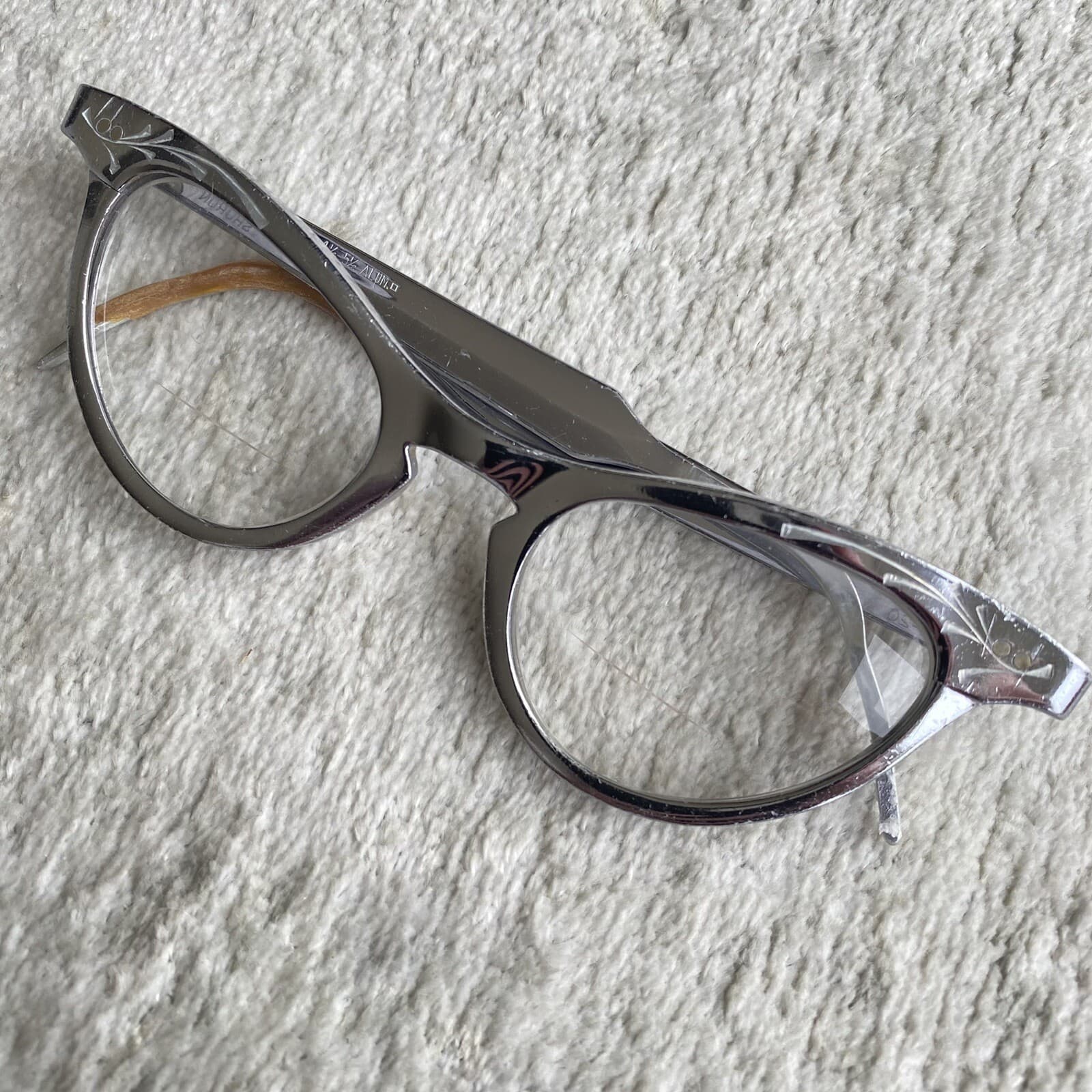 MCM Shuron Vintage Silver Tone Aluminum Eyeglasses Frames 44 20 - 4 1/4-5 1/2