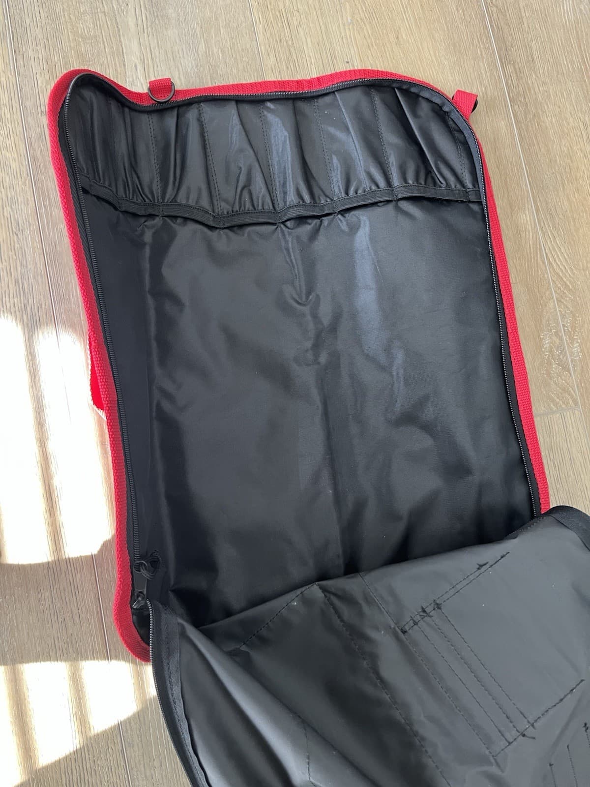 Messermeister 8 Pocket Knife Bag Red 4