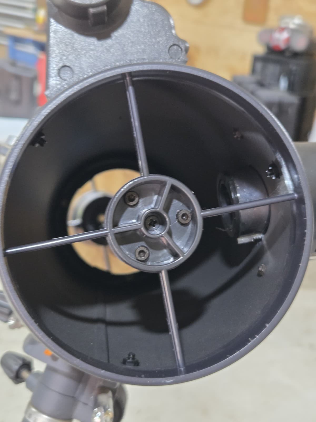 Celestron Astromaster 114 EQ  Telescope 114mm F1 =1000 F/9 Model 31042 6