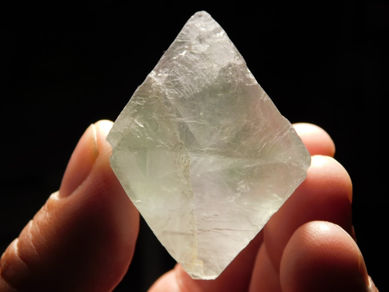 Larger! SEA Foam GREEN Fluorescent FLUORITE Octahedron Crystal 83.4gr 4