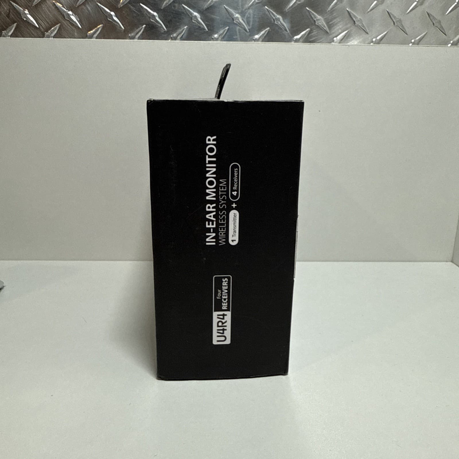 XVive U4R4 In-Ear Monitor Wireless System Transmitter One and Four Receiver 4