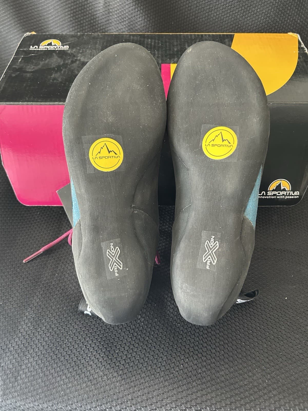 La Sportiva Tarantulace Women's Climbing Shoes Topaz/Red Plum  USA 6.0 4