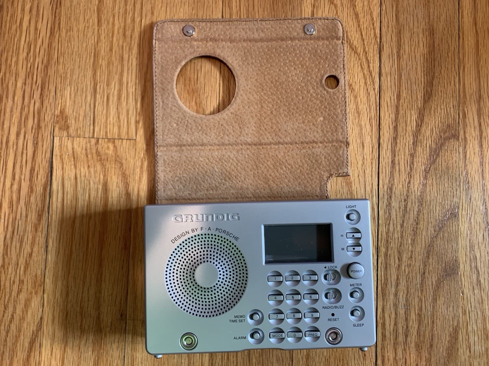 Grundig YB-P 2000 Portable Short Wave & AM/FM Radio by F.A. Porsche (Tested) 2