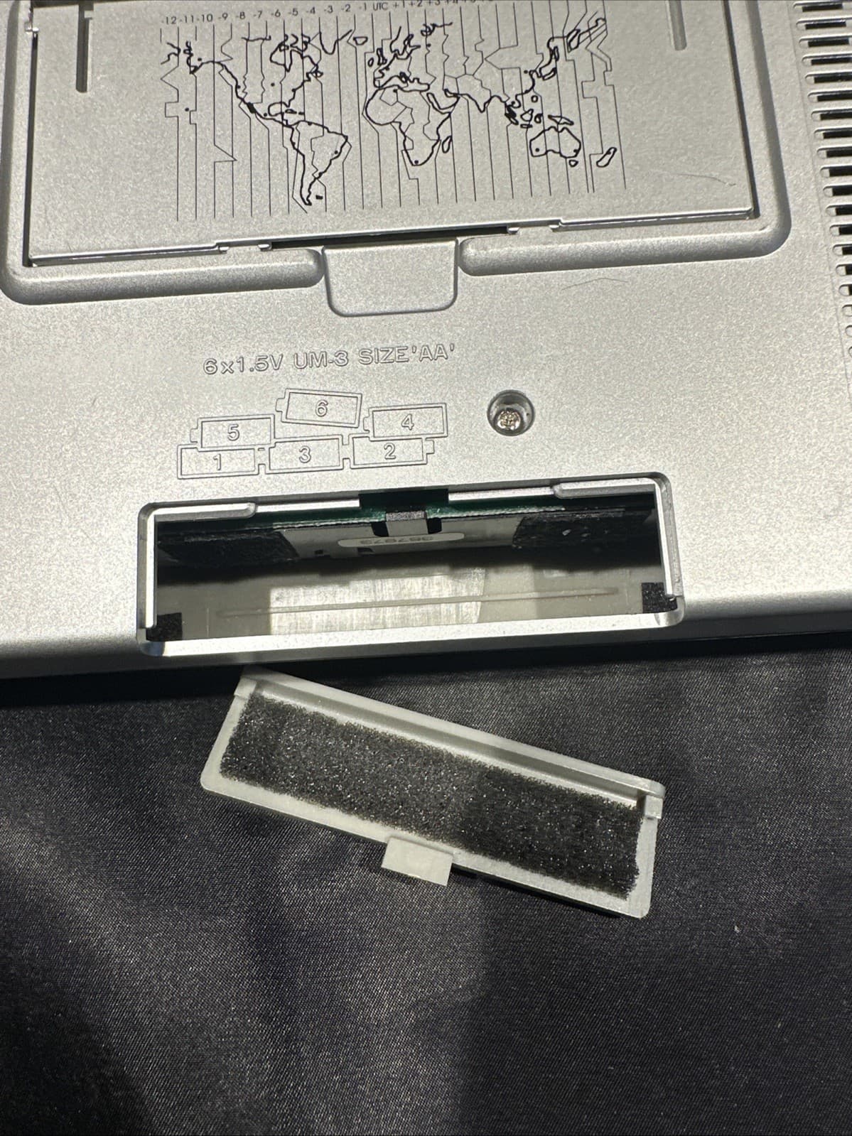 TESTED GRUNDIG Yacht Boy YB 400 PE World Receiver AM FM Short Medium Long Wave 5