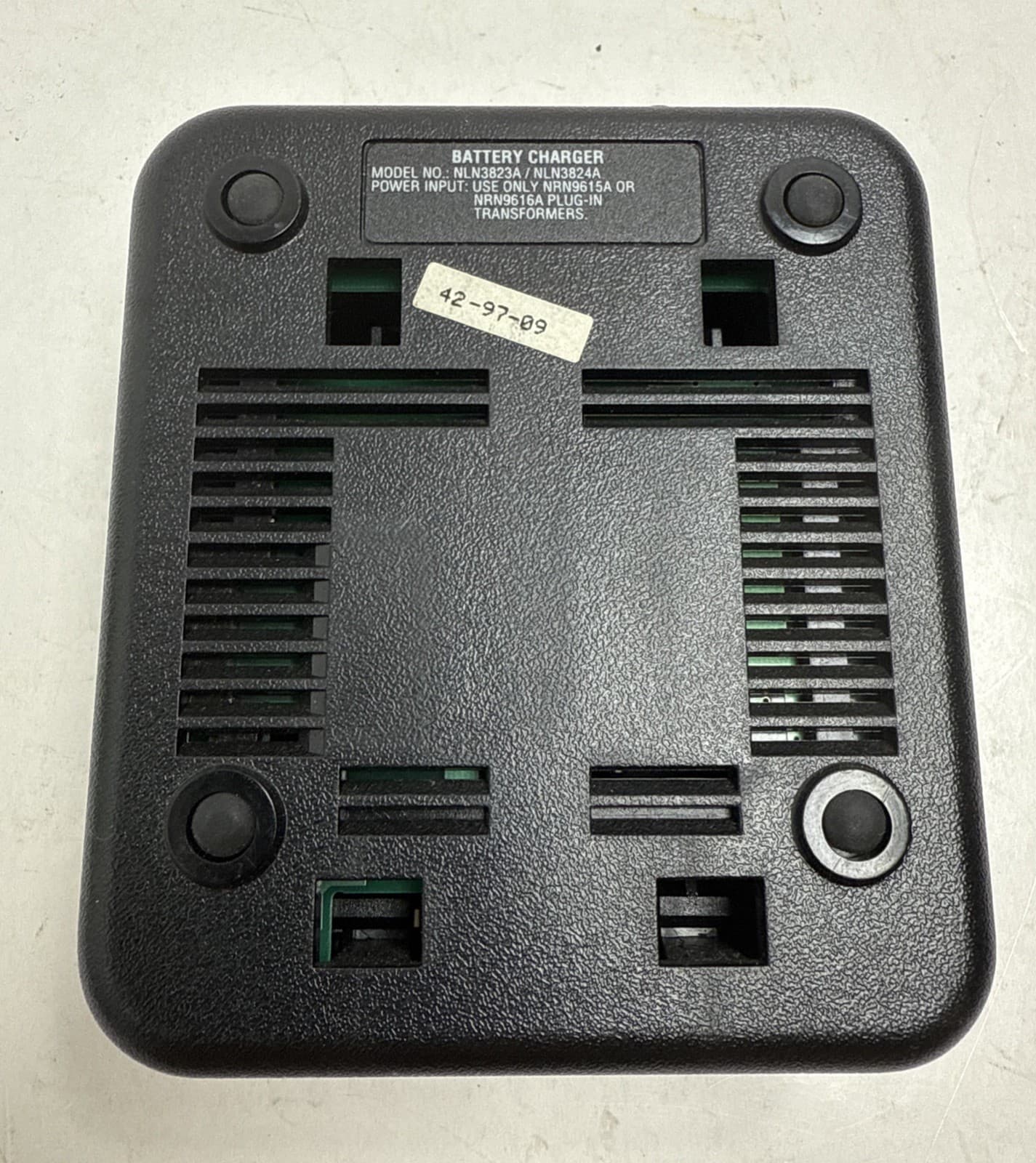 Motorola Minitor II Charger NLN3823A/NLN3824A 4