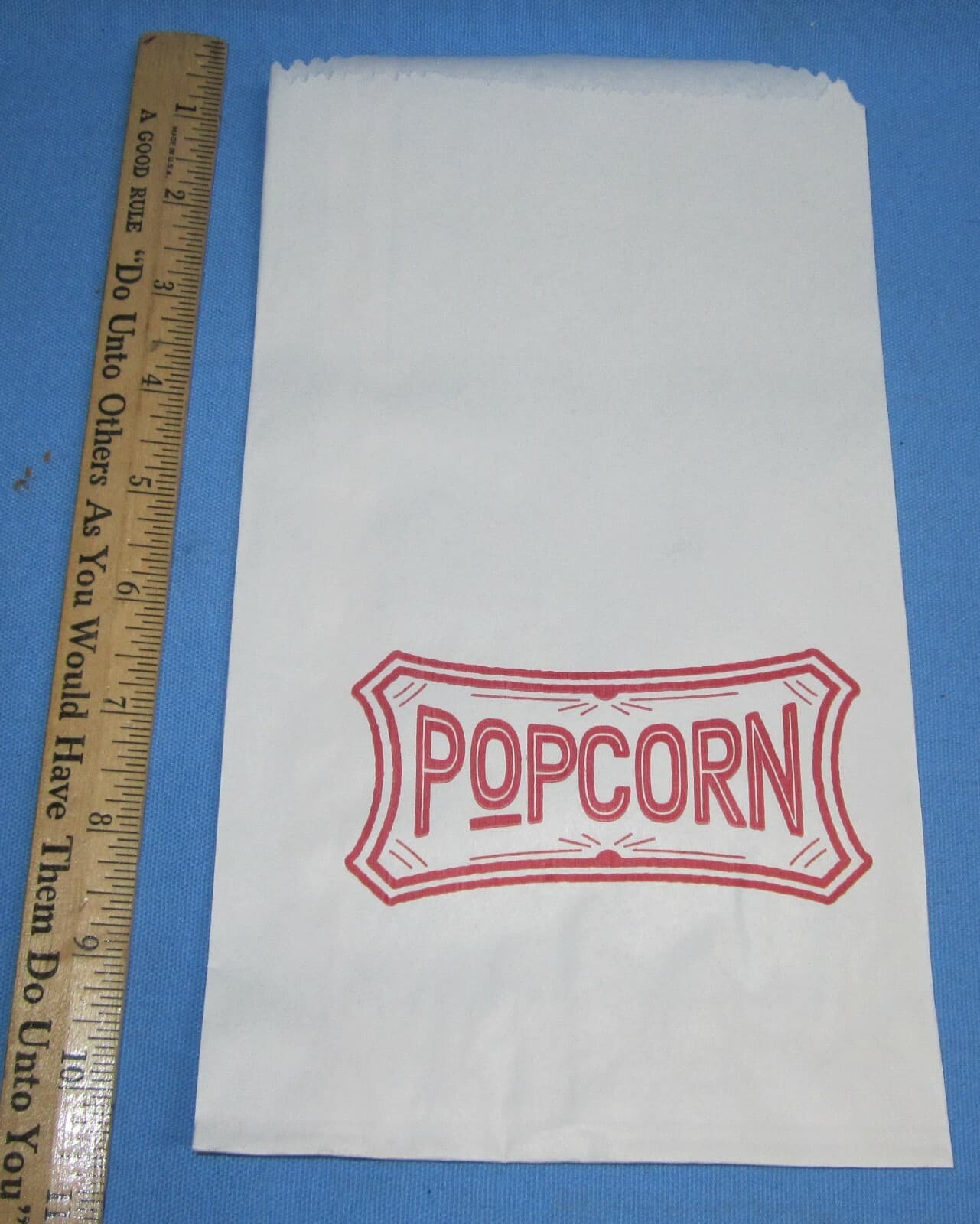 a Box of 500 Popcorn Bags, 1.5oz Bags 2
