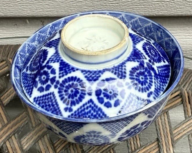 ANTIQUE JAPANESE STENCIL POTTERY LIDDED BOWL GOHAN BLUE WHITE PORCELAIN MEIJI 5