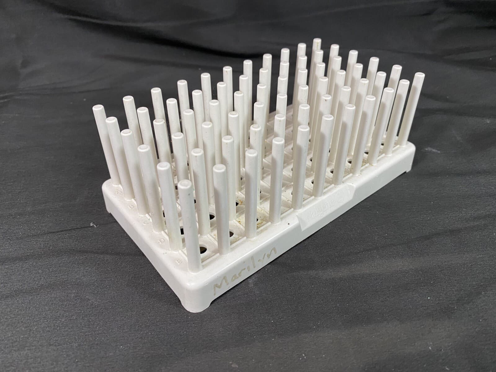 NALGENE Polypropylene Filled White 50-Position 14-17mm Test Tube Peg Rack  2