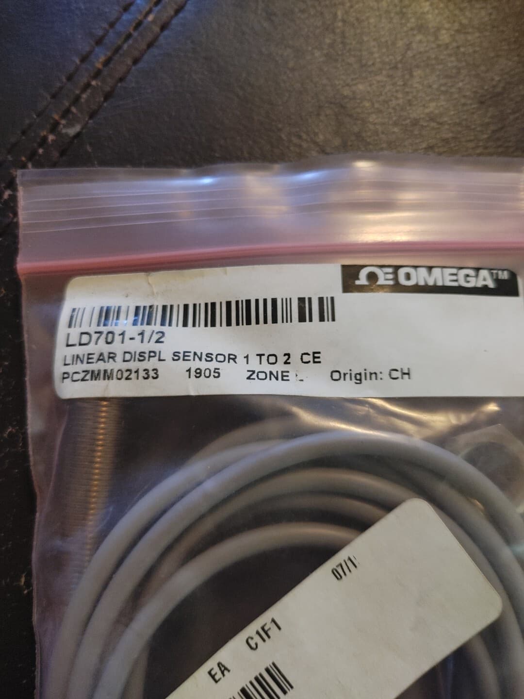 BRAND NEW Omega Engineering LD701-1/2 Linear Position Sensor 2