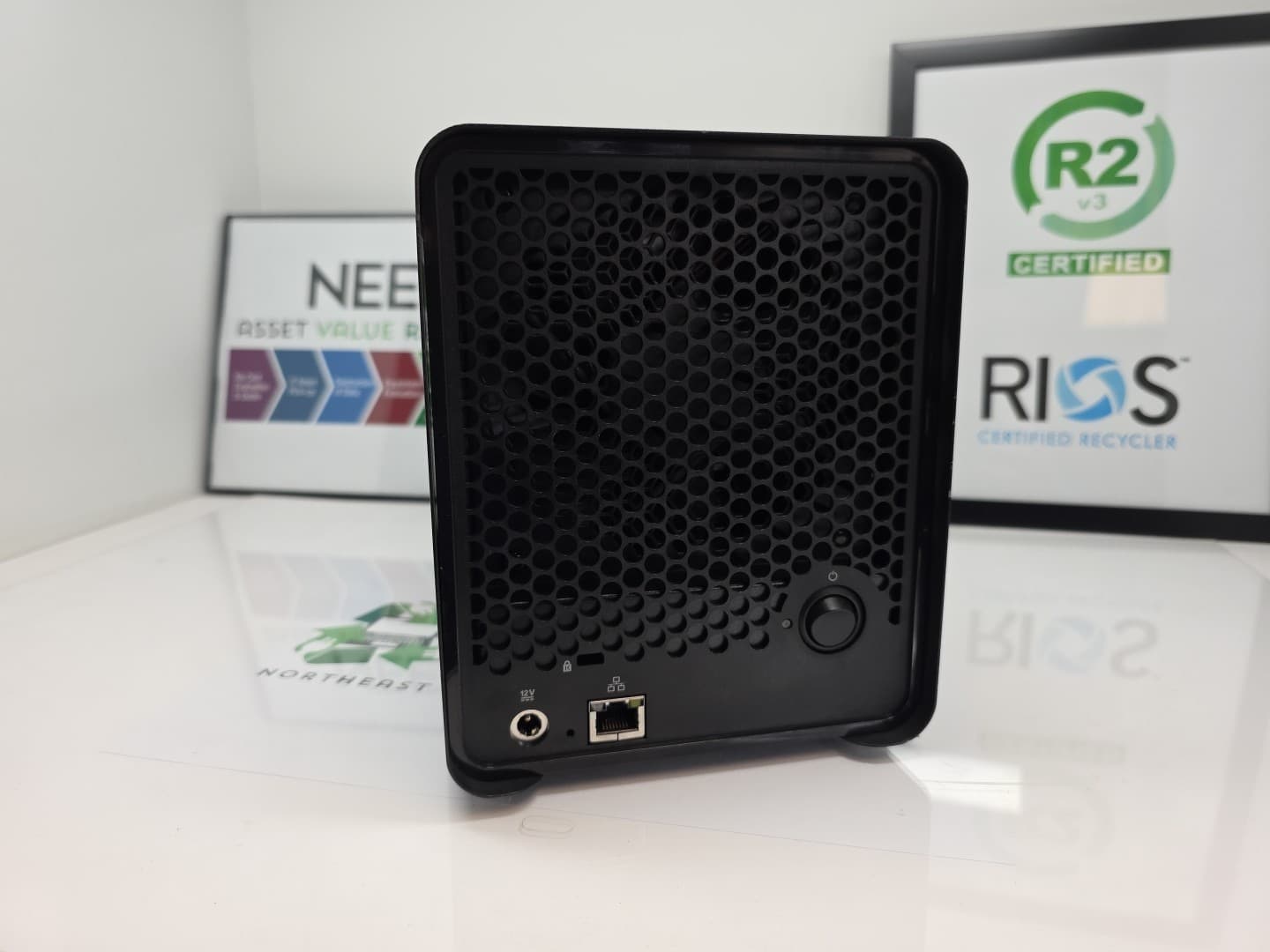 Data Robotics Drobo FS DRDS2-A Network Attached Storage w/5x 1TB Drives 3