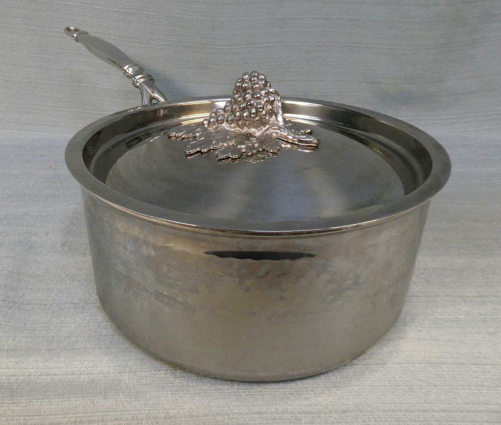 Ruffoni Opus Prima 2.5 Qt. Saucepan Hammered Stainless with Grape Knob 2