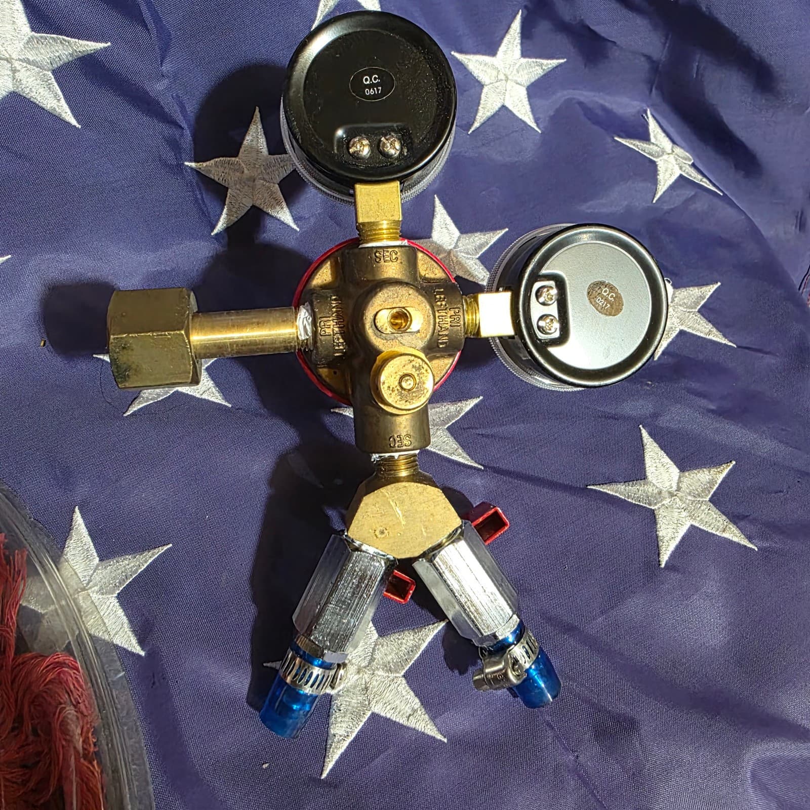 MicroMatic Primary Double Gauge Dual barb Co2 Regulator. 4