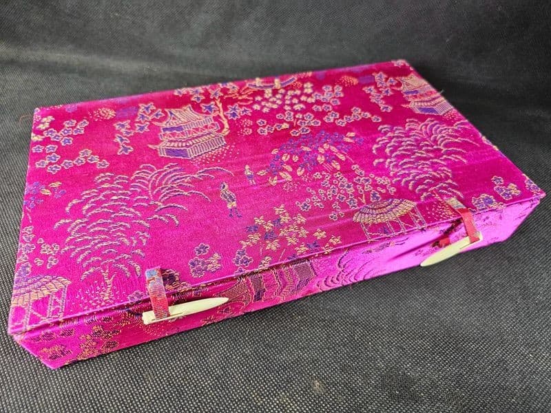 Fine Chinese 10 Compartments Red Scenery Pattern Snuff Bottle Brocade Box 3