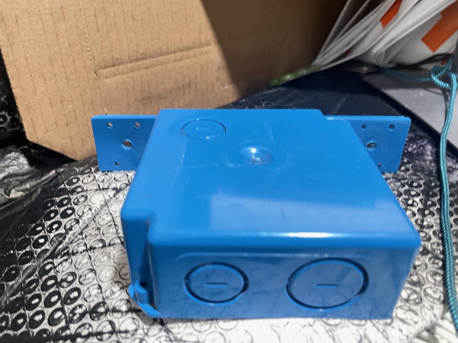 Carlon A521DE-CARR Blue ENT Switch and Outlet Box 2-Gang 20 cu. in.(M4) 4