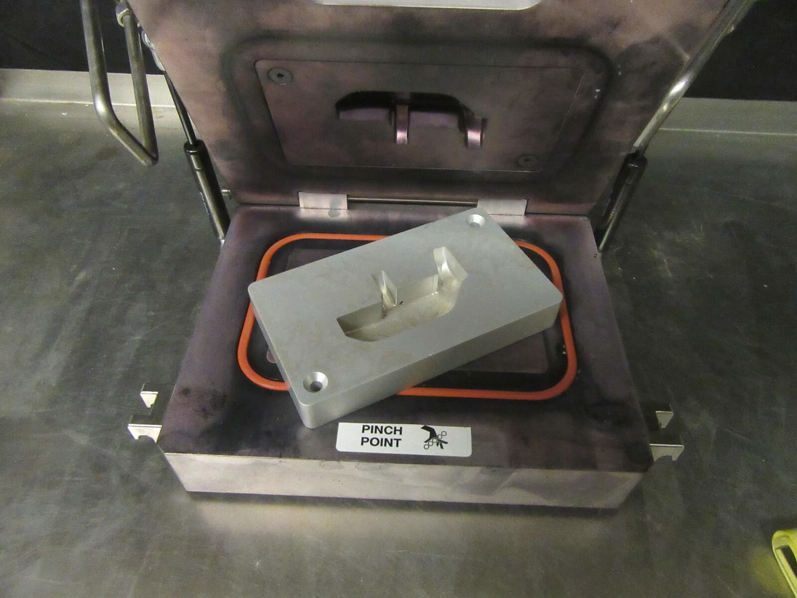 O69 TM ELECTRONICS ALUMINUM INJECTION MOLD BLOCK FOR INTERCHANGEABLE  MOLDS  3