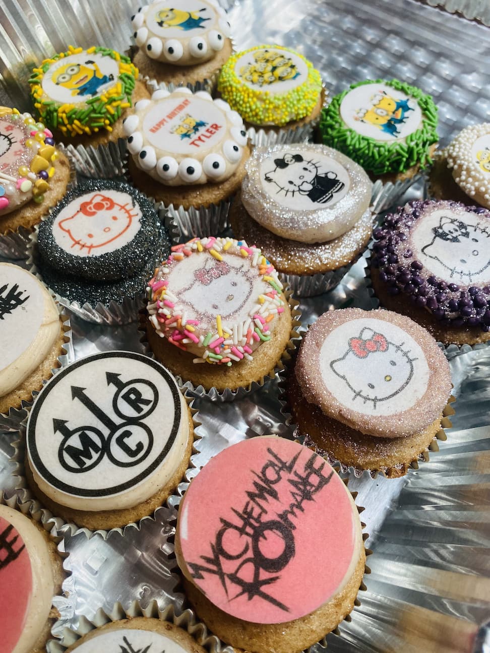 12 count- CUSTOM IMAGE edible image rounds, choose your size 6