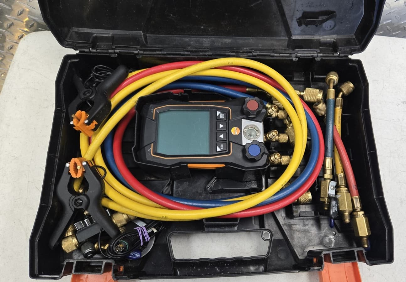 Testo 550s AC Manifold Gauge Set 2 Wired Temperature Clamp Probes Bluetooth 2