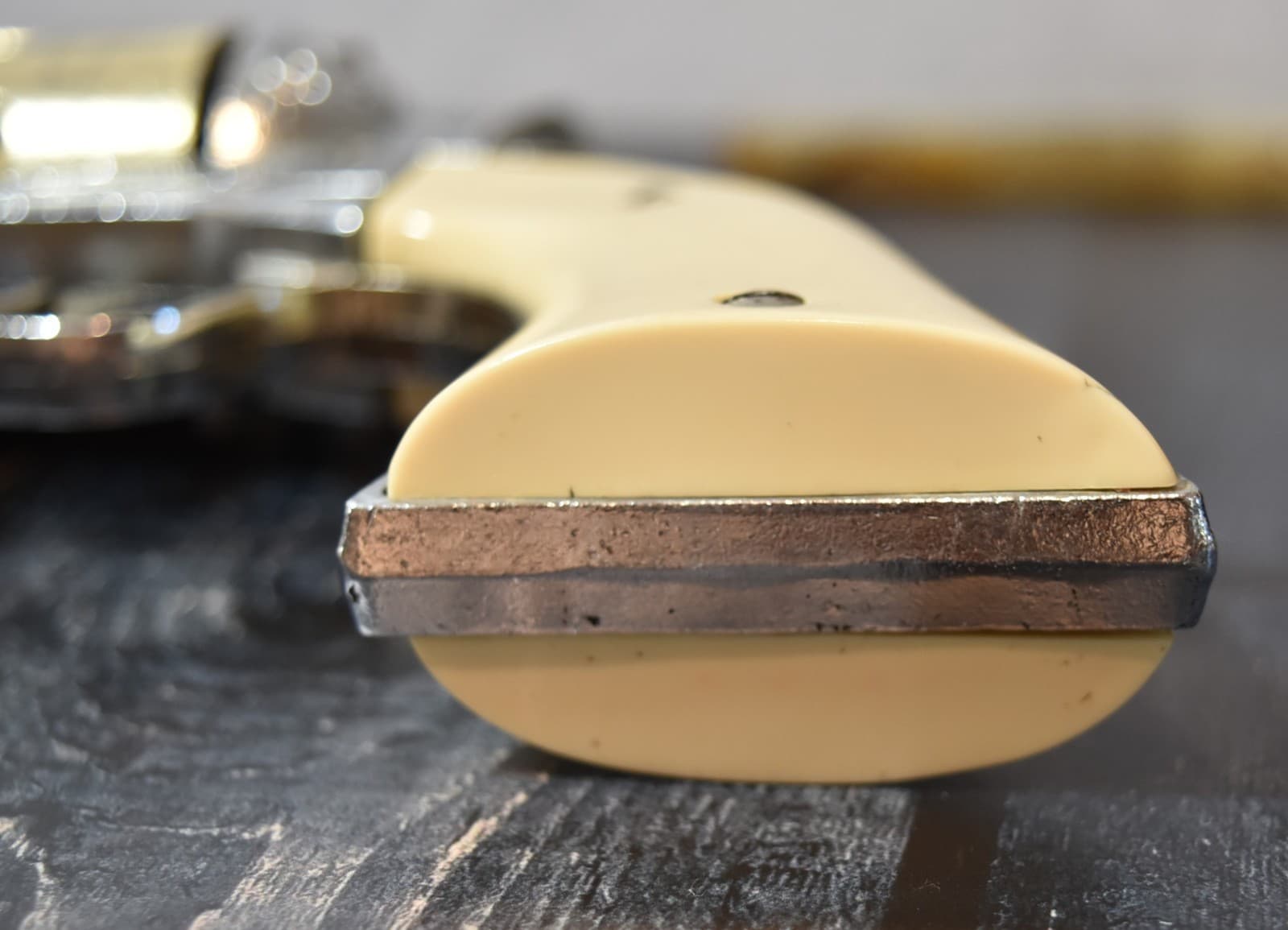 Vintage Hubley Colt 45 Diecast TOY Cap Pistol Revolver and 5 Cartridges 6