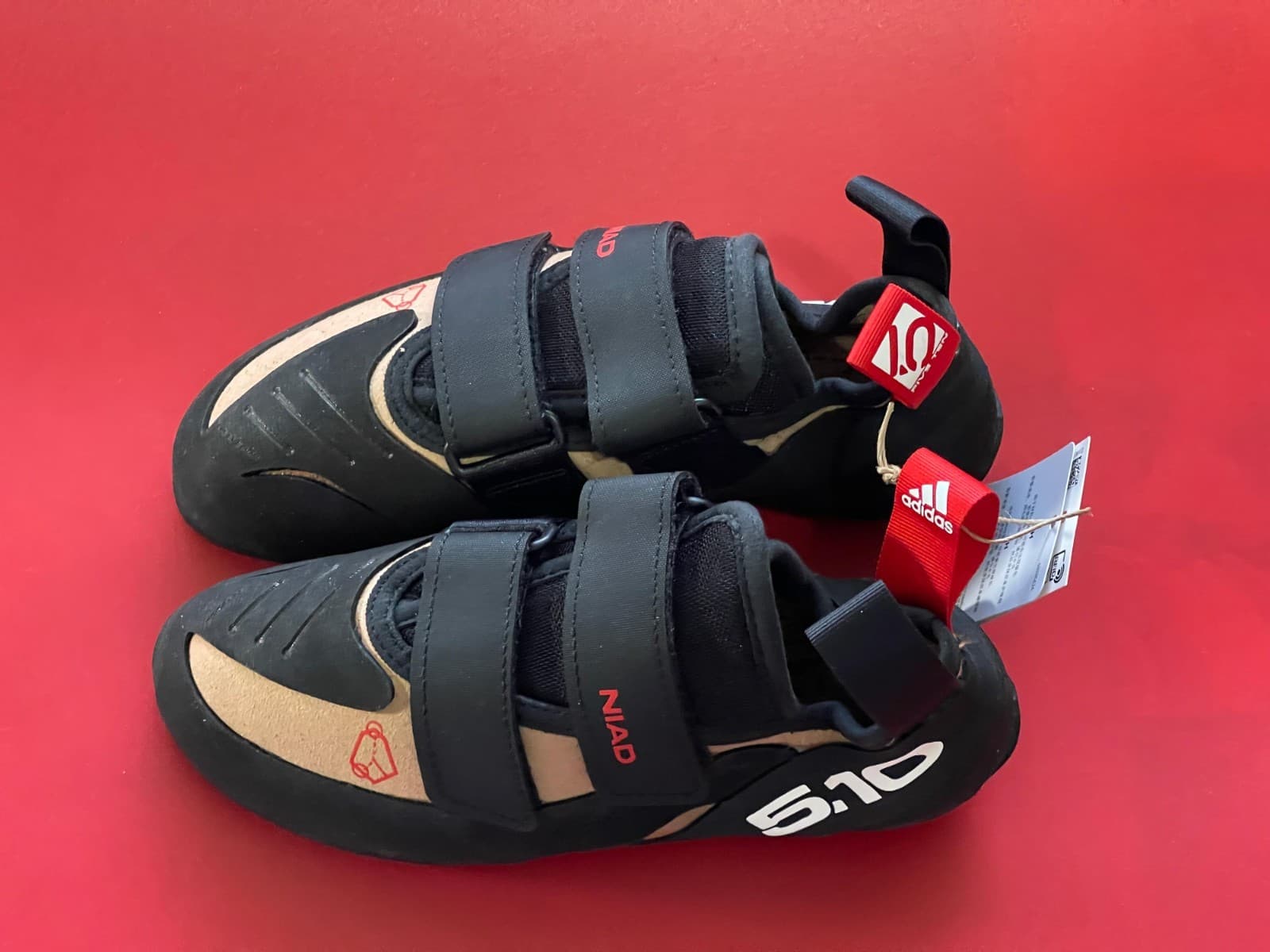 NEW! Adidas Five Ten Niad VCS Size:4 US Climbing Shoes Tan/Black FW2849 2