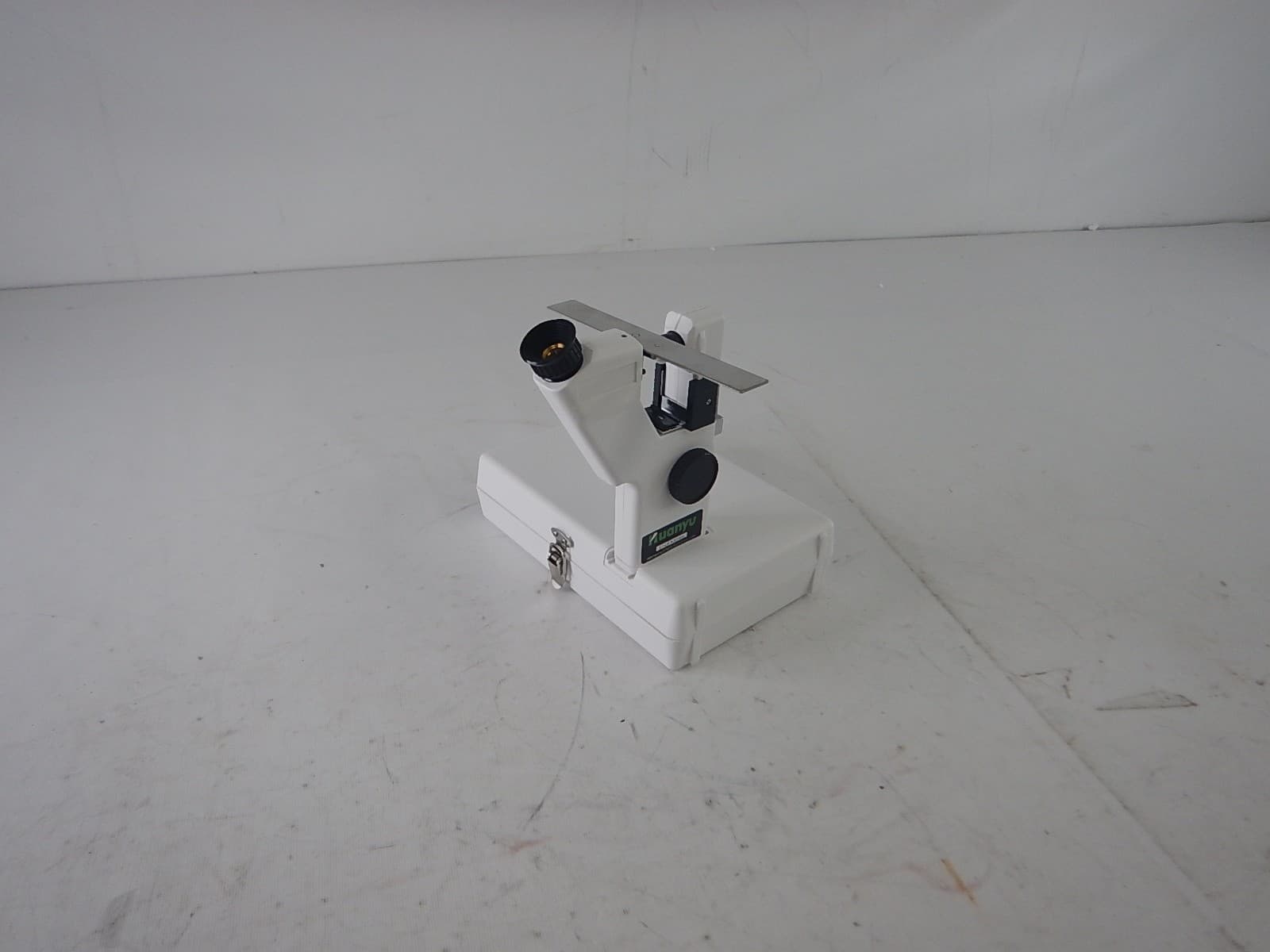 Huanyu CP-1 Portable Manual Lensmeter Focimeter Optical Lens Meter 2