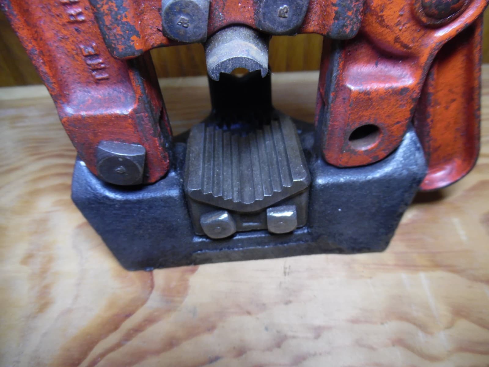 Vintage SWEET LOOKIN Ridgid B-Y 1-1/4" pipe vise Holding Clamp BENCH BUMPER WORK 6