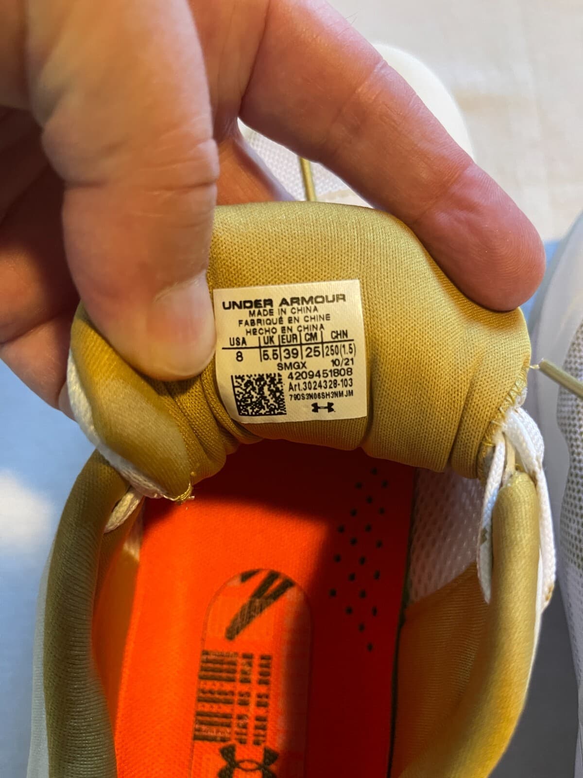 Under Armour Clyde MT 3024328-103 White Gold Women's Softball Metal Cleats 8 6