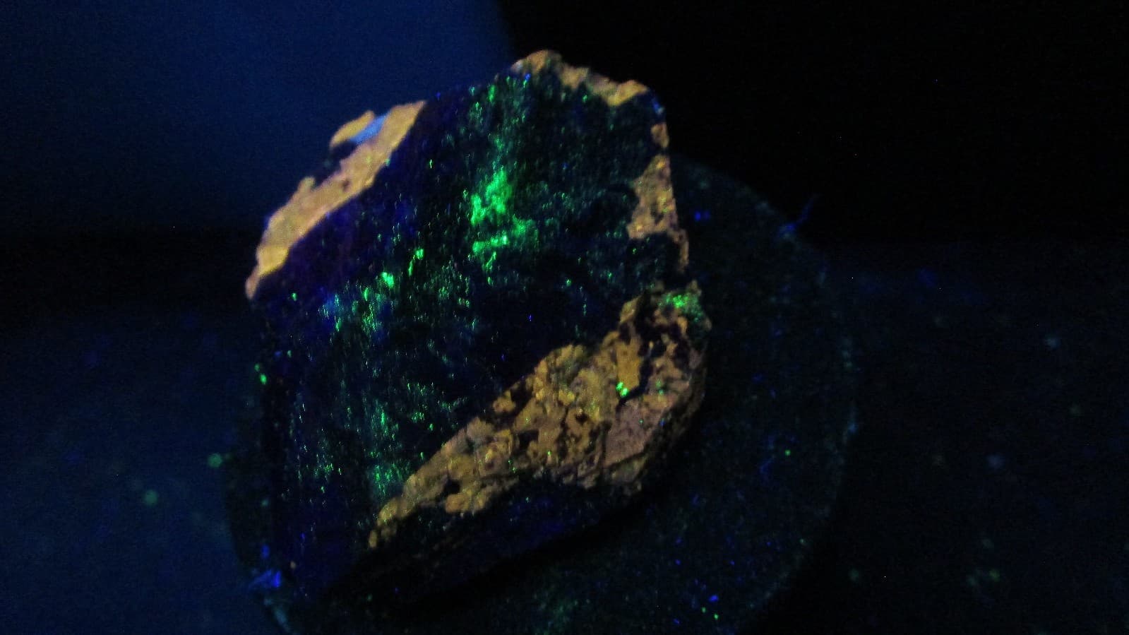 Fluorescent Fluorapatite and Fluorite mineral rock T1 4