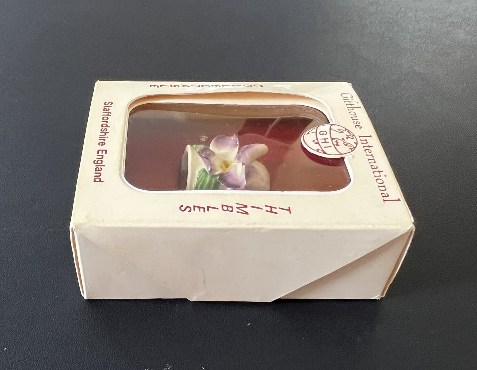 Gifthouse International Thimble - Flowers of the Month - April - Staffordshire 4