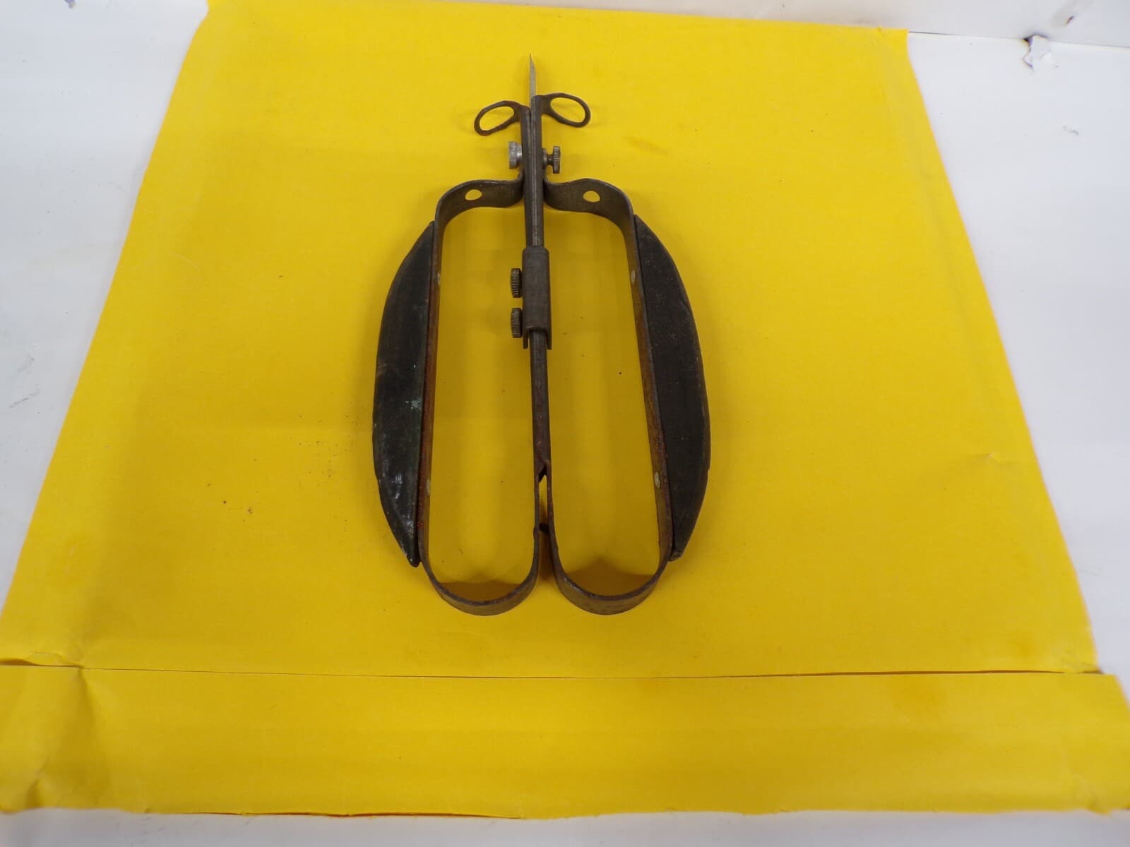 C3    Vintage Sears Roebuck Hooked Rug Shuttle Needle 4