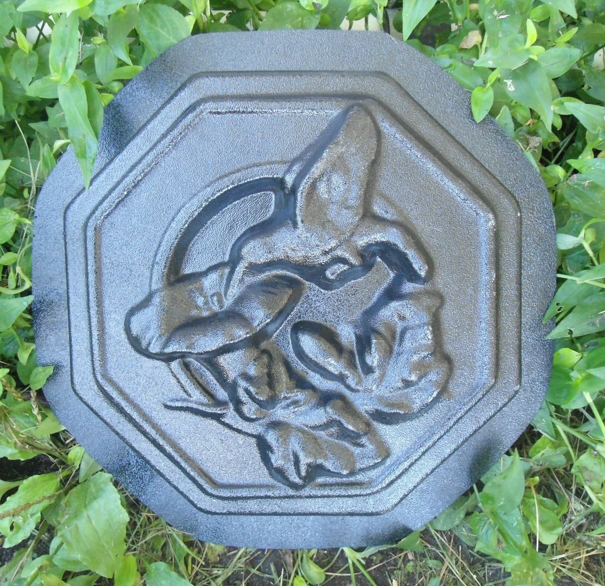 Hummingbird stepping stone mold concrete plaster mould  11.5" x 11.5" x 2" thick 3