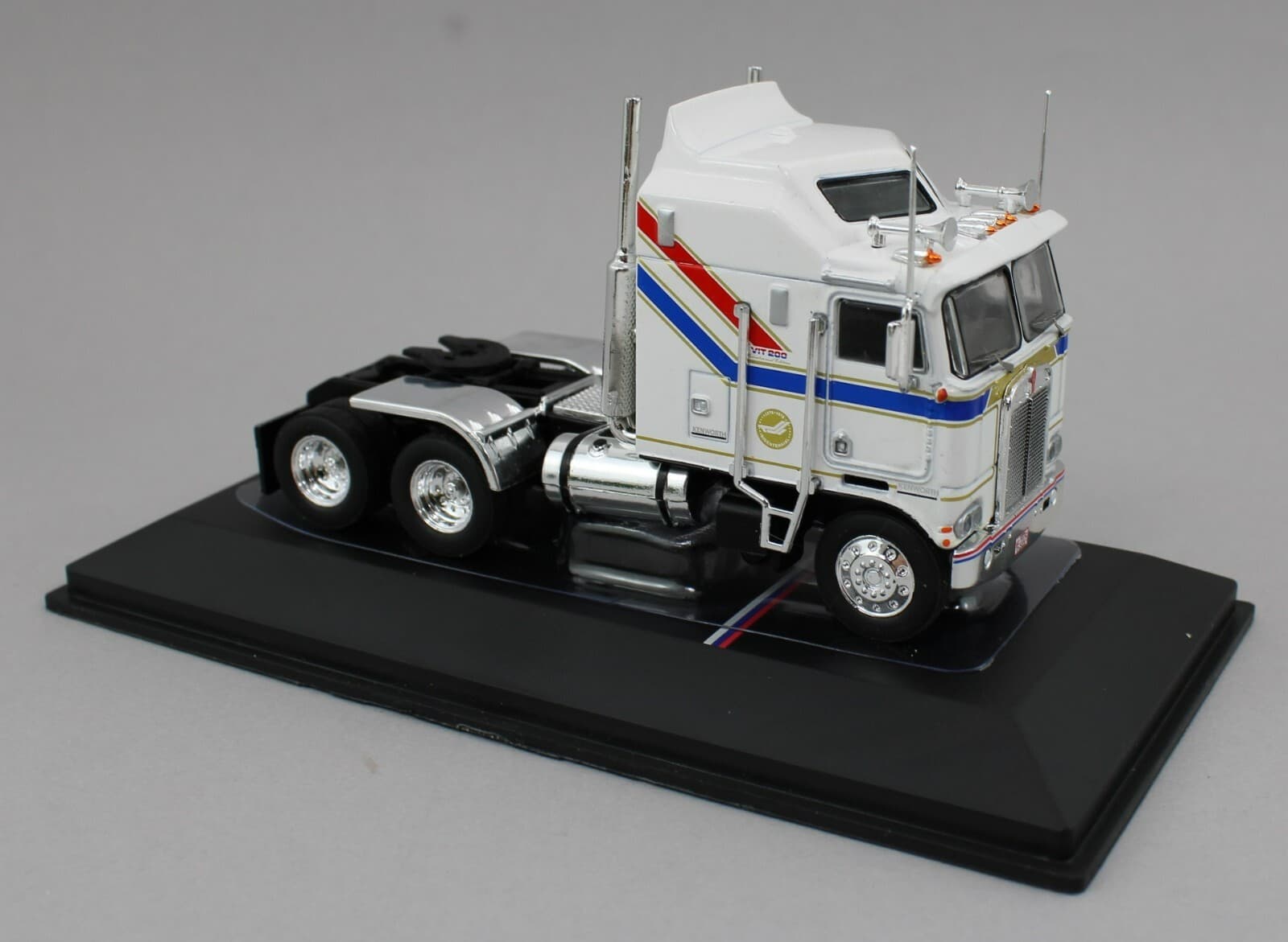 1:64 IXO Models *VIT200* Bicentennial 1976 Kenworth K100 Aerodyne COE Semi Truck 6
