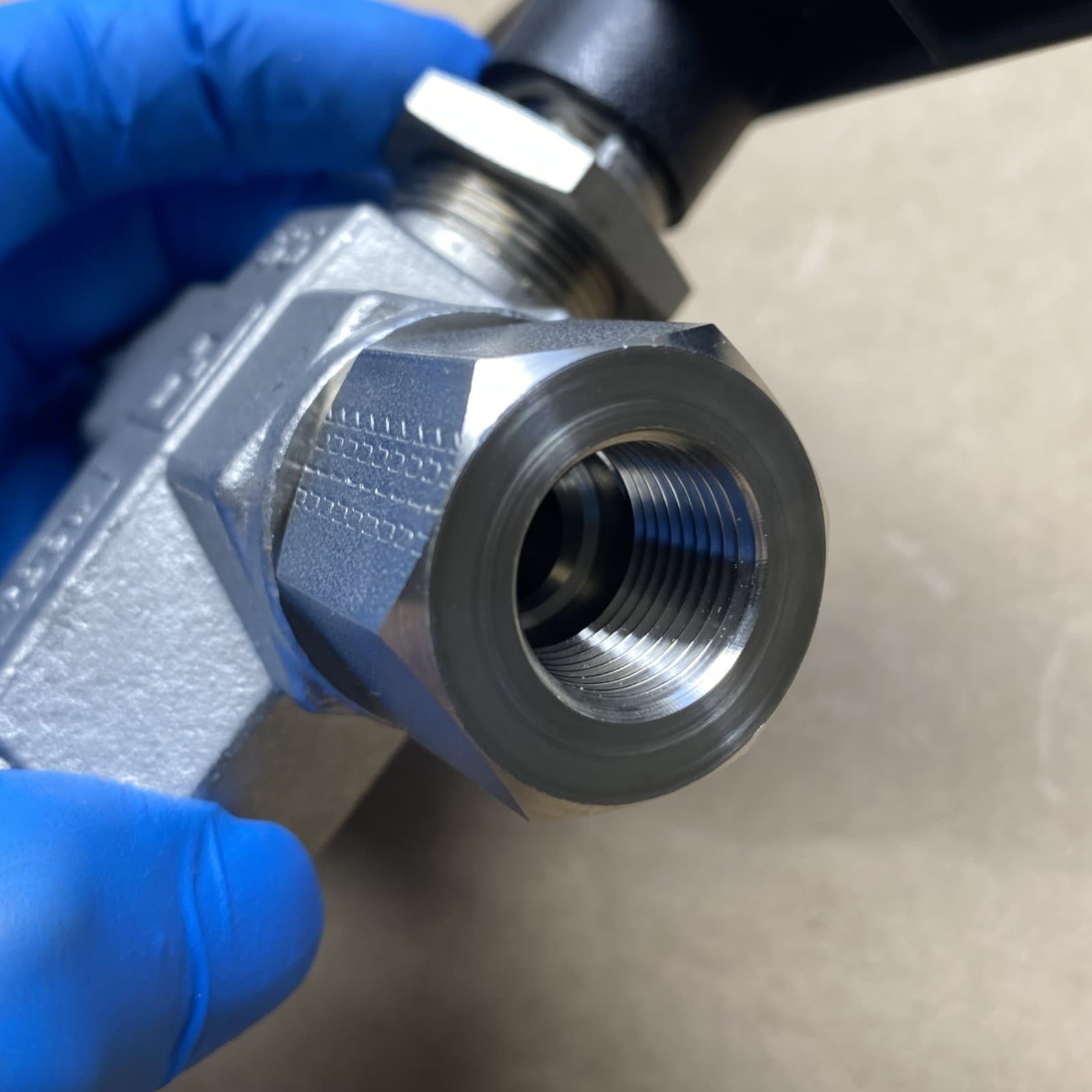 PARKER - 6F-B8XJ2-SSP -  Three Way Ball Valve 6