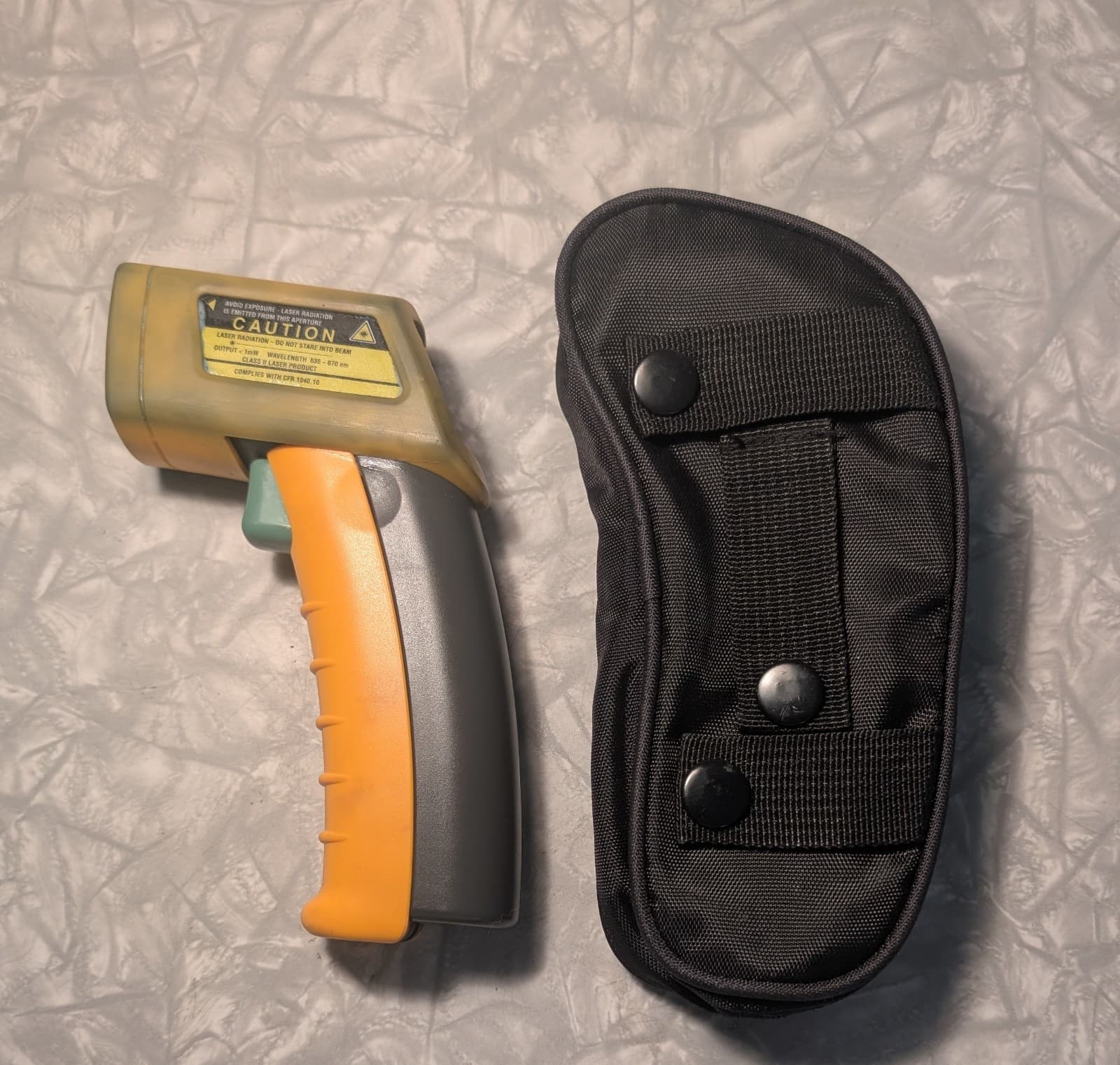 FLUKE 62 Mini Infrared Thermometer with Case 2