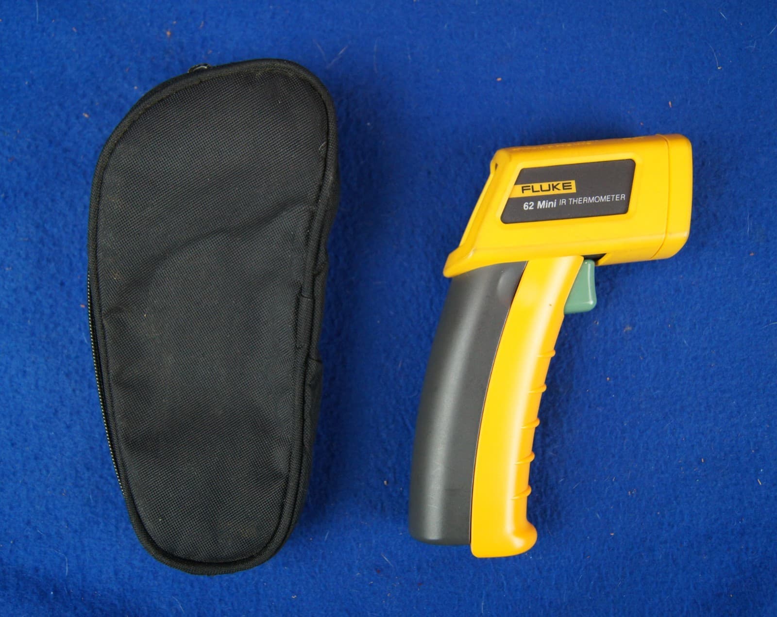 Fluke 62 Mini IR Infrared Thermometer Laser with Case ( Battery not included )