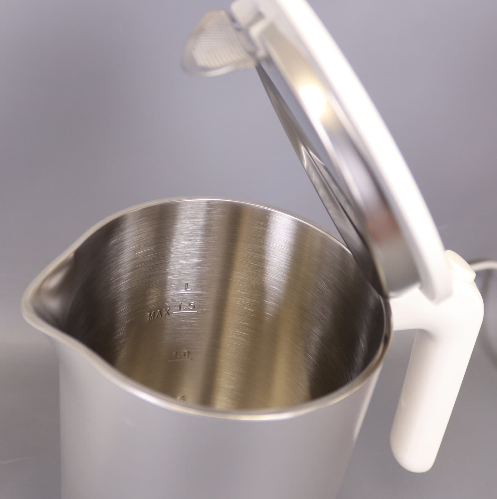 ZWILLING Enfinigy Cool Touch 1.5-Liter Cordless Tea Kettle - EU Plug 4