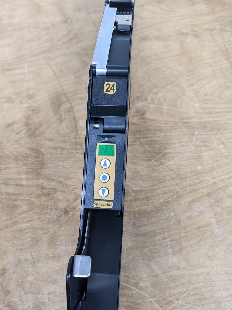 UIC Universal Instruments 24mm Hp Gold Spliceable Tape Feeder 50935005 3