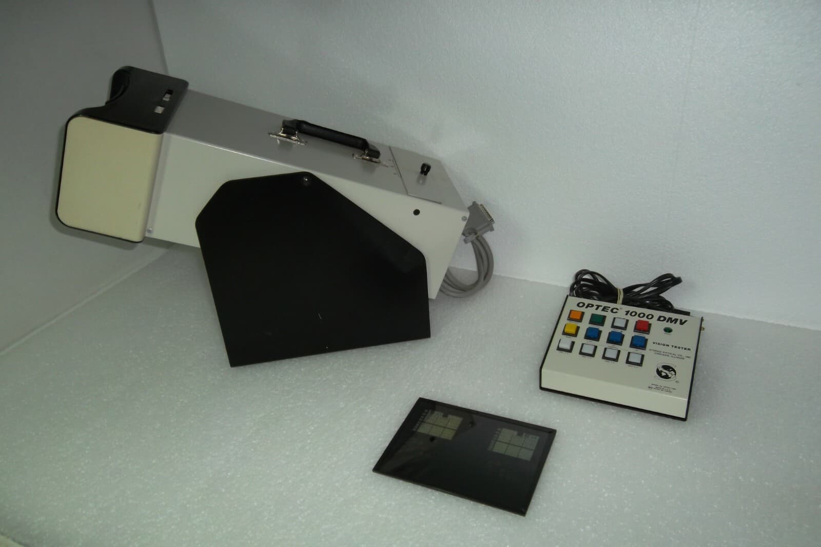 Stereo Optical OPTEC 1000 DMV Vision Tester / Screener w/Keypad Controller Slide 3