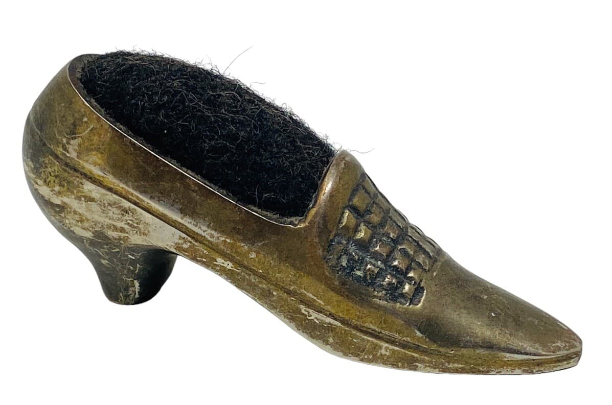 3-1/2” ANTIQUE METAL SHOE PIN CUSHION, TARNISH, AS IS