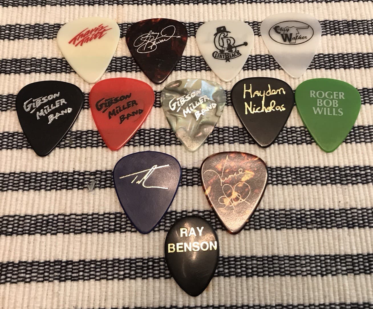 Lot Of 12 Country GUITAR PICKS Vince Gill Tim McGraw Clint Black Travis Clay