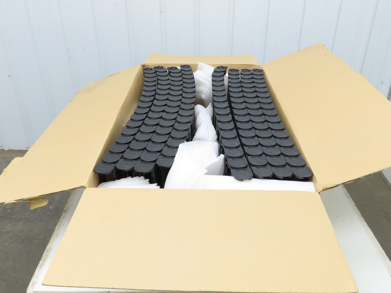 Igus Series 28 Energy Chain Cable Carrier 250mm x 32mm 24' Length