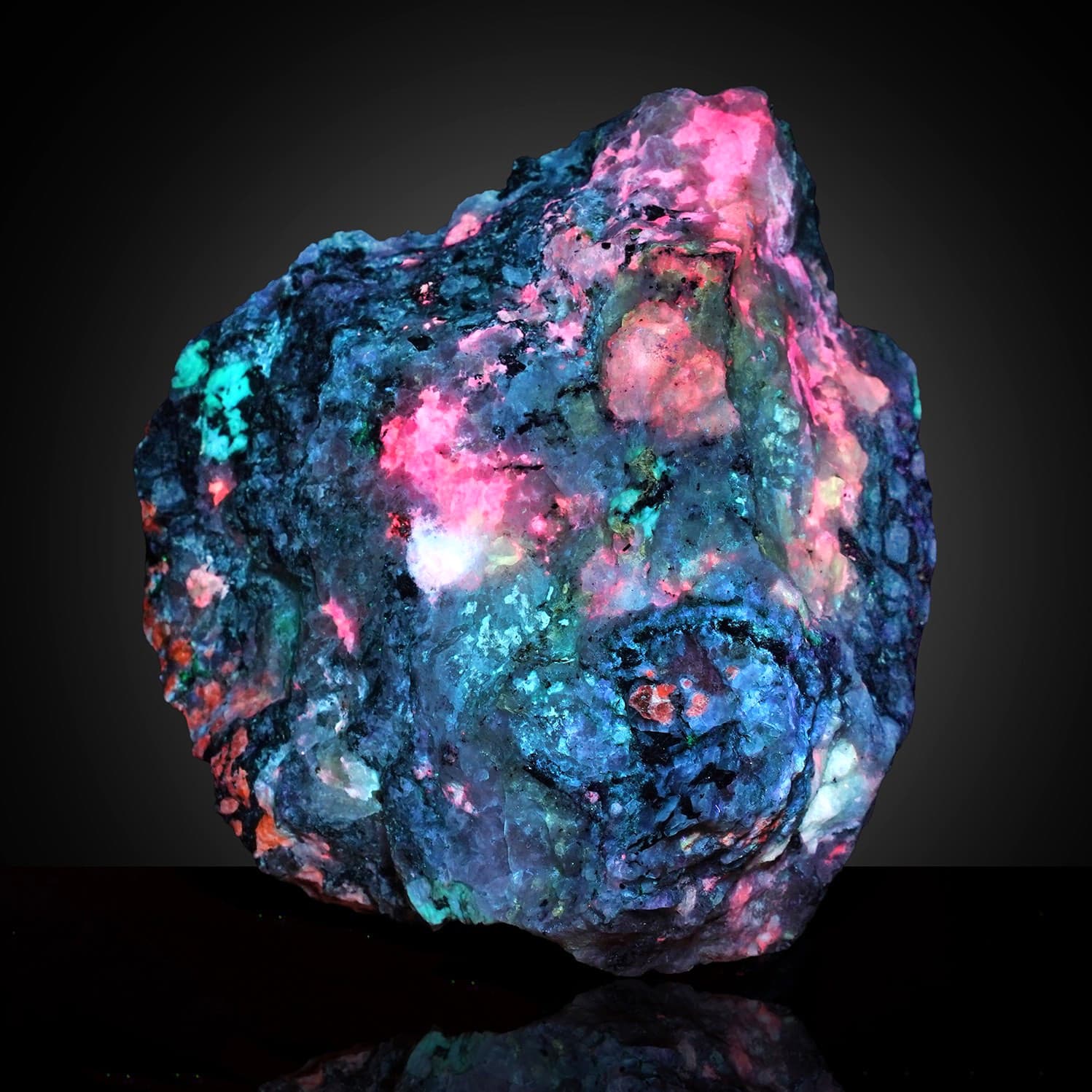 Tugtupite Analcime Sodalite more Fantasy Rock Greenland Top Shelf!