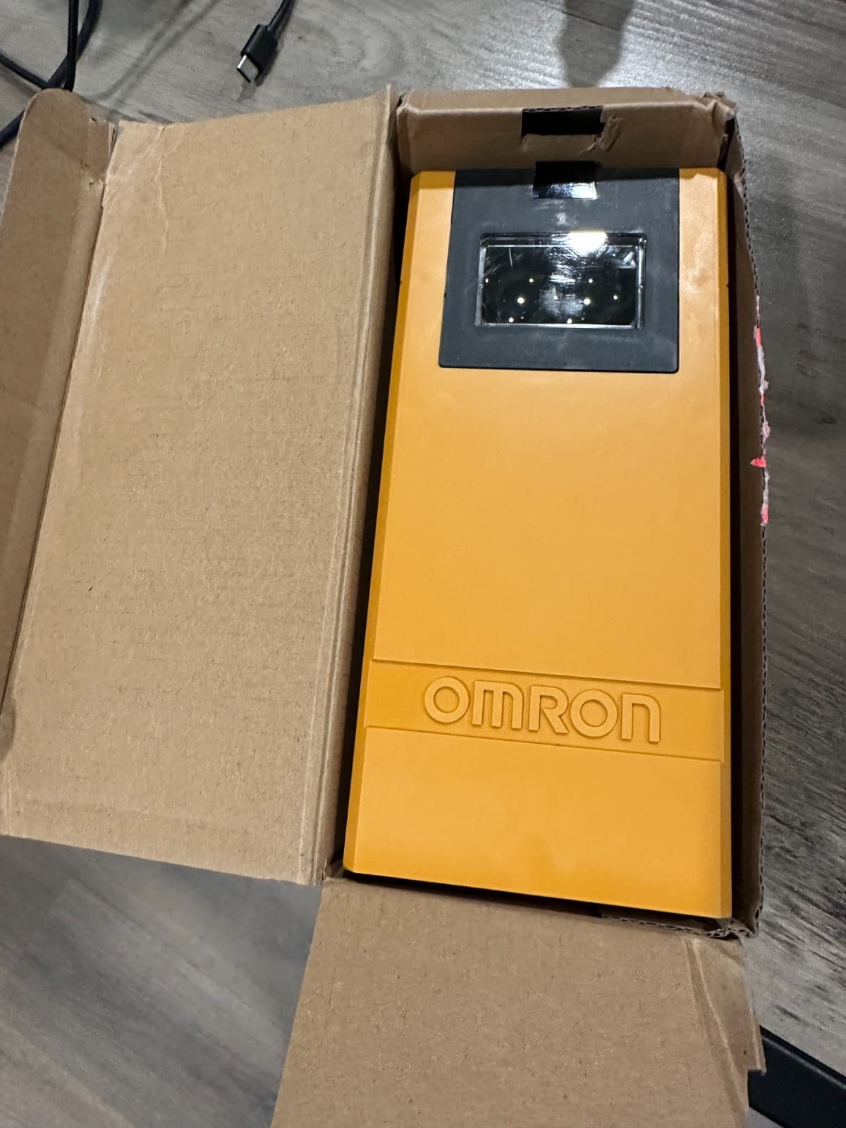 Omron Photoelectric Switch E3K-R10K4–NR-1 Brand New in the Box!!