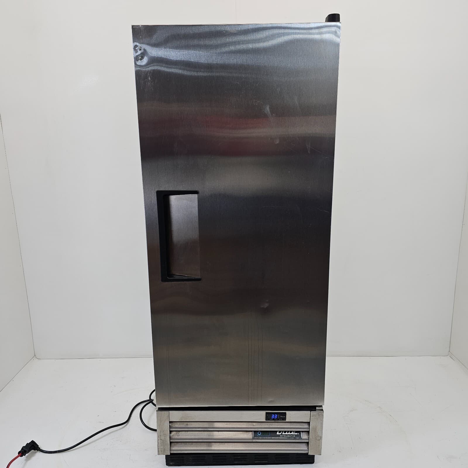 TRUE T-12-HC REACH IN 1 SECTION REFRIGERATOR. Solid Door, Single Section REF1005