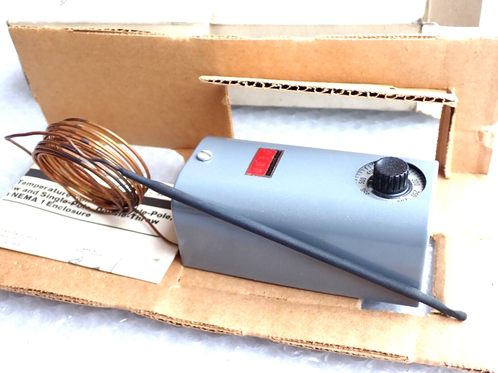 Johnson Controls A19AAB-10 Line Volt Mechanical STAT NEW