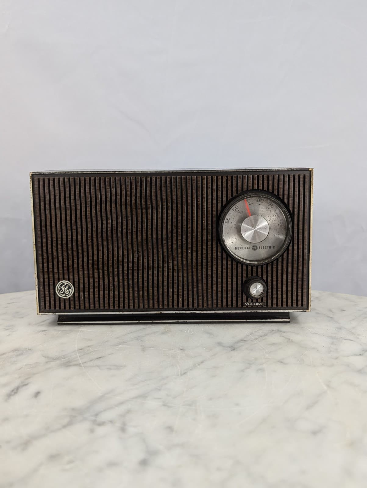 GE General Electric Vintage RADIO T2100B 1960s Mid Century Modern AM Radio Works